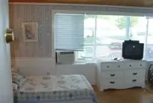 Photograph of Duck & Pug Marina Guesthouse, Peachland