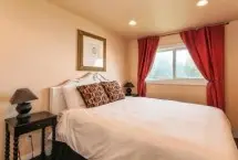 Photograph of Captains Inn, Qualicum Beach