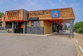 Photograph of Motel 6, Brooks