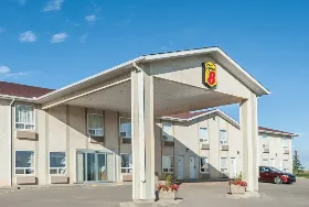 Photograph of Super 8, Three Hills