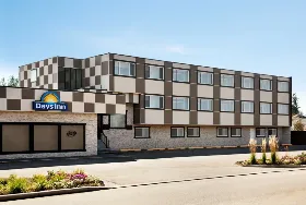 Photograph of Days Inn, Sylvan Lake