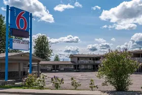 Photograph of Motel 6, Fort Nelson