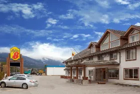 Photograph of Super 8, Valemount