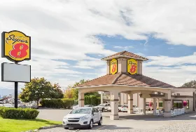Photograph of Super 8, Kelowna