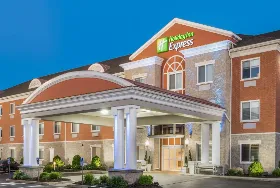 Photograph of Holiday Inn Express, Gananoque