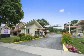 Photograph of Knights Inn, Burlington