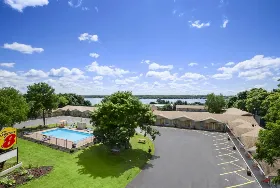 Photograph of Super 8, Brockville