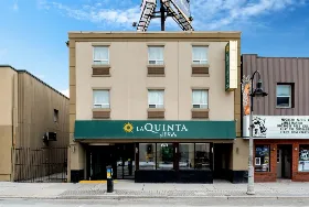 Photograph of La Quinta Inn & Suites, Oshawa