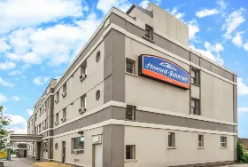 Photograph of Howard Johnson, Toronto