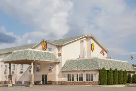 Photograph of Super 8, Fort Frances