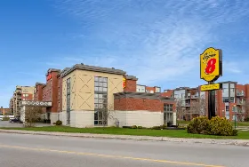 Photograph of Super 8, Terrebonne