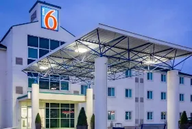 Photograph of Motel 6, Saskatoon