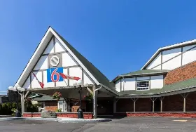 Photograph of Motel 6, Trenton