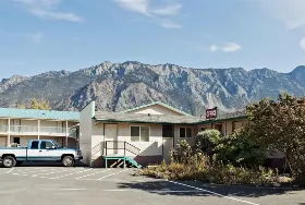Photograph of Canadas Best Value Inn Mile 0, Lillooet
