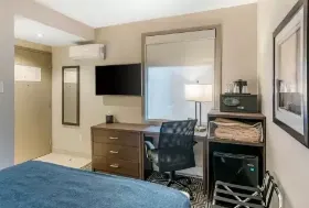 Photograph of Quality Inn, Montreal