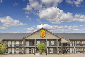 Photograph of Super 8, Fort McMurray