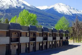 Photograph of Maligne Lodge, Jasper