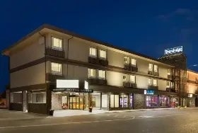 Photograph of Travelodge, Lethbridge