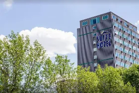 Photograph of Campus Tower Hotel, Edmonton