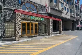 Photograph of Quality Resort Chateau Canmore, Canmore