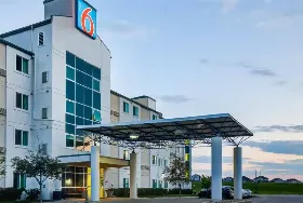 Photograph of Motel 6, Grande Prairie
