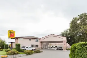 Photograph of Super 8, Lake Country