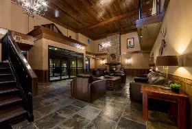 Photograph of Glacier Mountaineer Lodge, Golden