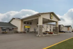 Photograph of Super 8, Dawson Creek