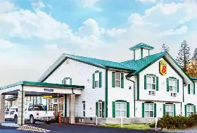 Photograph of Super 8, 100 Mile House