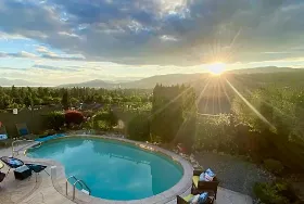 Photograph of A Vista Villa Couples Retreat, Kelowna