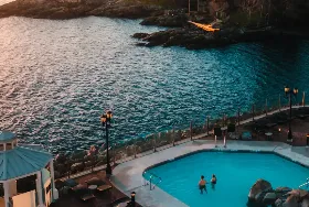 Photograph of Oak Bay Beach Hotel, Victoria