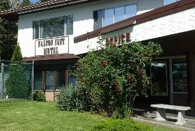 Photograph of Falcon Nest Motel, Duncan