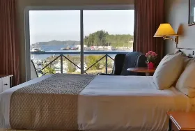 Photograph of Glen Lyon Inn, Port Hardy