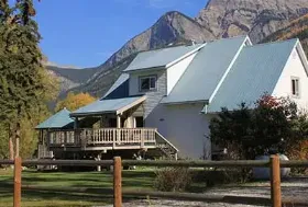 Photograph of Bear Paw Lodge, Golden