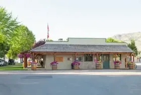 Photograph of The Lakeside Resort, Oliver