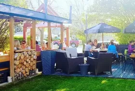 Photograph of Eleven22, Golden