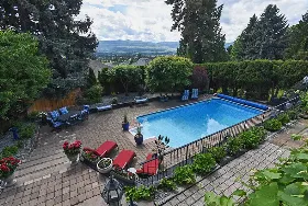 Photograph of A Touch of English Bed and Breakfast, Summerland