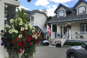 Photograph of Lakeside Country Inn, Savona