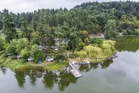 Photograph of Lakeside Gardens Resort, Salt Spring Island