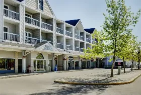 Photograph of Lakeview Gimli Resort, Gimli