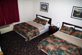 Photograph of Thompson Inn, Thompson