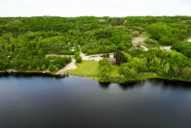 Photograph of Kilman Lodge, Russell