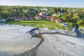 Photograph of Hunts Point Beach Cottages, Hunts Point