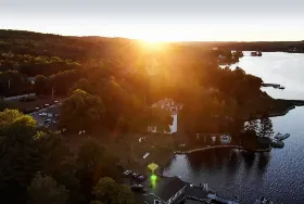 Photograph of Lighthouse Motel, Conquerall Bank