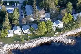Photograph of Bay Breeze Motel & Cottages, Boutilier's Point