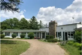 Photograph of Five Oaks Education And Retreat Centre, Paris