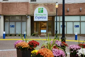Photograph of Holiday Inn Express, Toronto