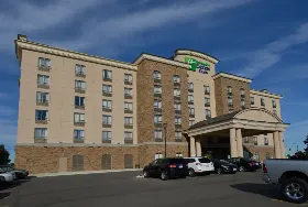 Photograph of Holiday Inn Express & Suites, Waterloo