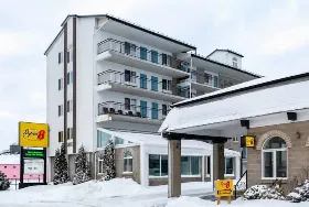 Photograph of Super 8, Niagara Falls