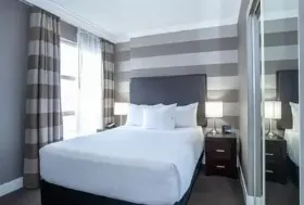 Photograph of Sandman Signature Mississauga Hotel, Mississauga